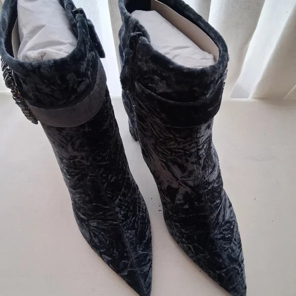 New In Box Badgley Mischka Adrian Ankle Boots Size 9.5 - Picture 9 of 13